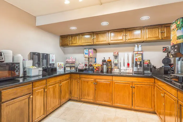 Super 8 by Wyndham Metairie 4