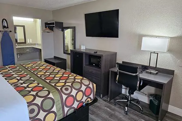 Super 8 by Wyndham Metairie 4