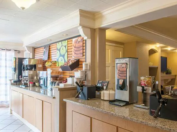 La Quinta Inn by Wyndham New Orleans Veterans / Metairie 4