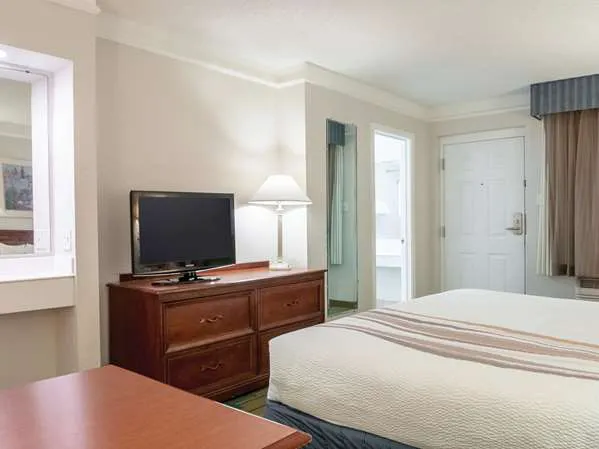 La Quinta Inn by Wyndham New Orleans Veterans / Metairie 4