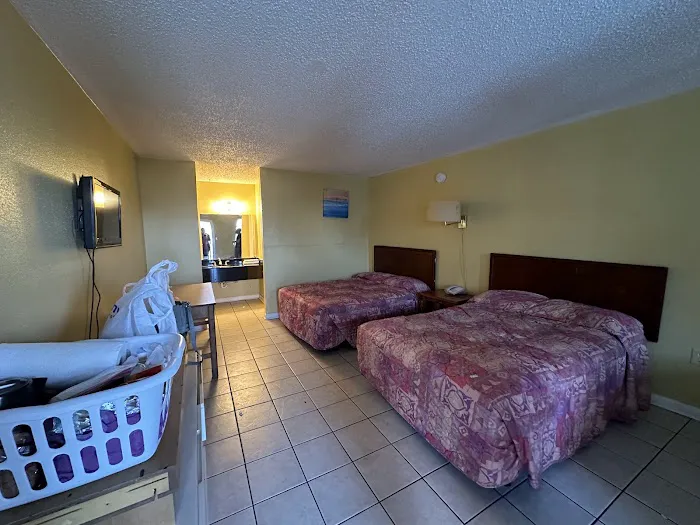 Evergreen Plaza Inn 4