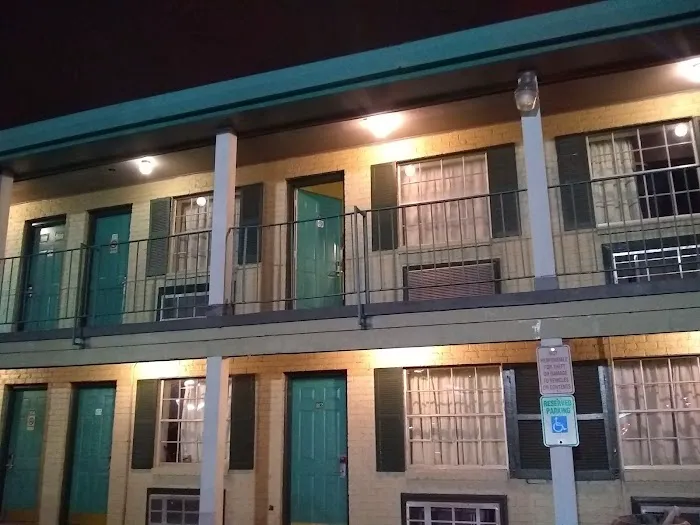 Evergreen Plaza Inn 4