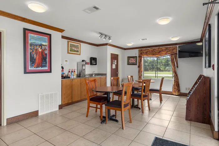 Express Inn & Suites 4