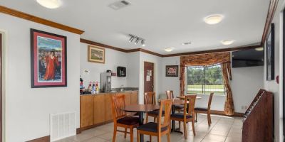 Express Inn & Suites