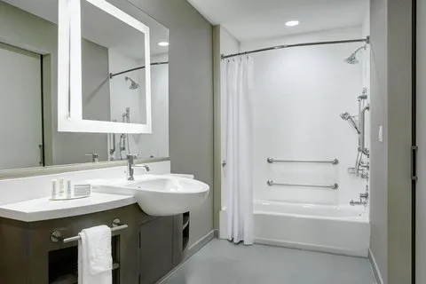 SpringHill Suites Milwaukee Downtown 5