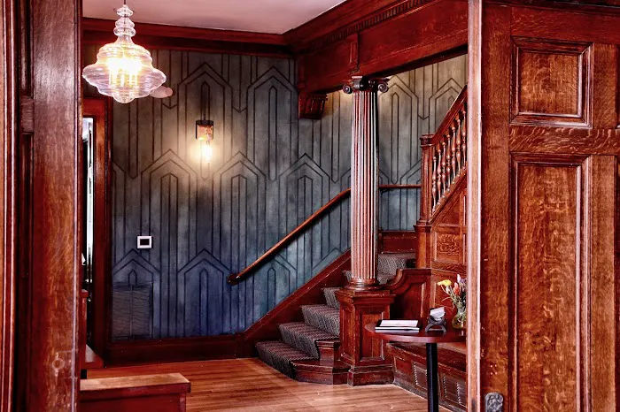 Dubbel Dutch Hotel 5