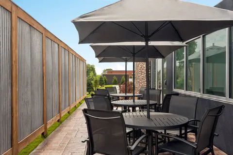 Fairfield Inn & Suites Milwaukee West 4