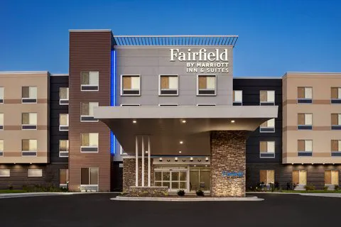 Fairfield Inn & Suites Milwaukee West 4