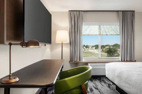Fairfield Inn & Suites Milwaukee West 4