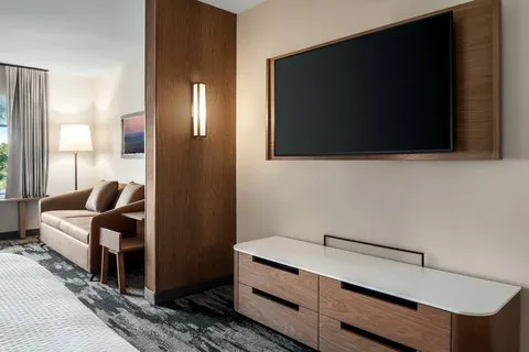 Fairfield Inn & Suites Milwaukee West 4