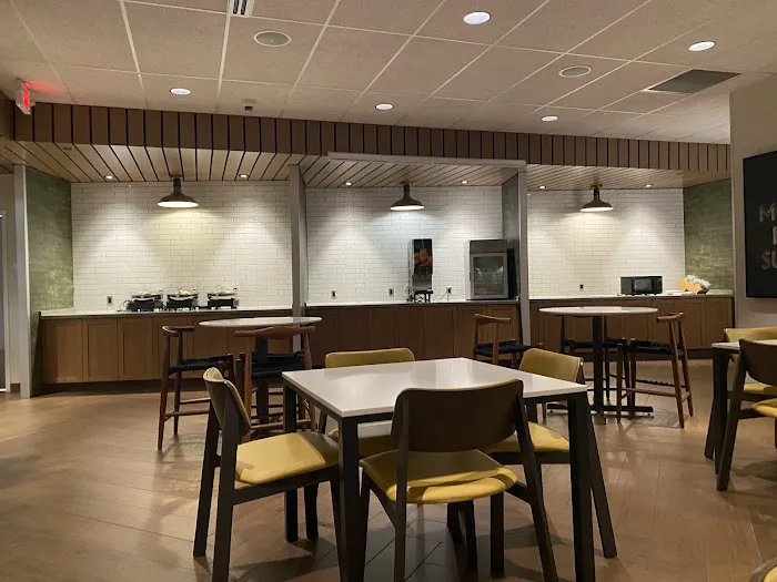 Fairfield Inn & Suites Milwaukee West 4