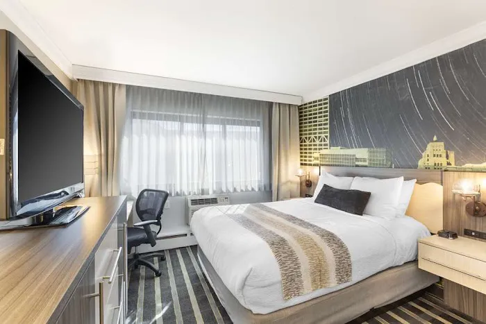 Best Western Plus Milwaukee West 4