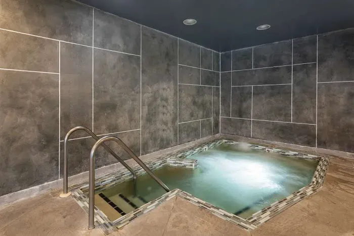 Best Western Plus Milwaukee West 4