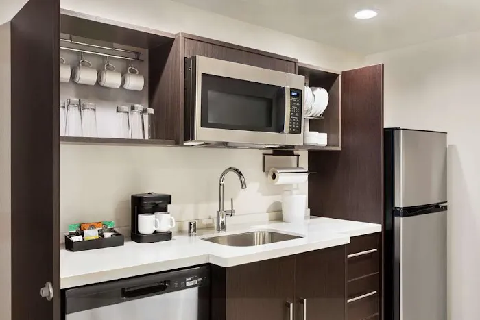 Home2 Suites by Hilton Milwaukee West 4