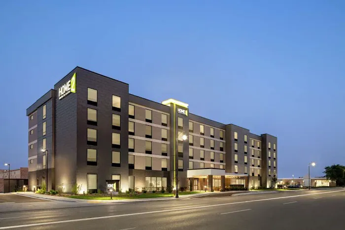 Home2 Suites by Hilton Milwaukee West 4