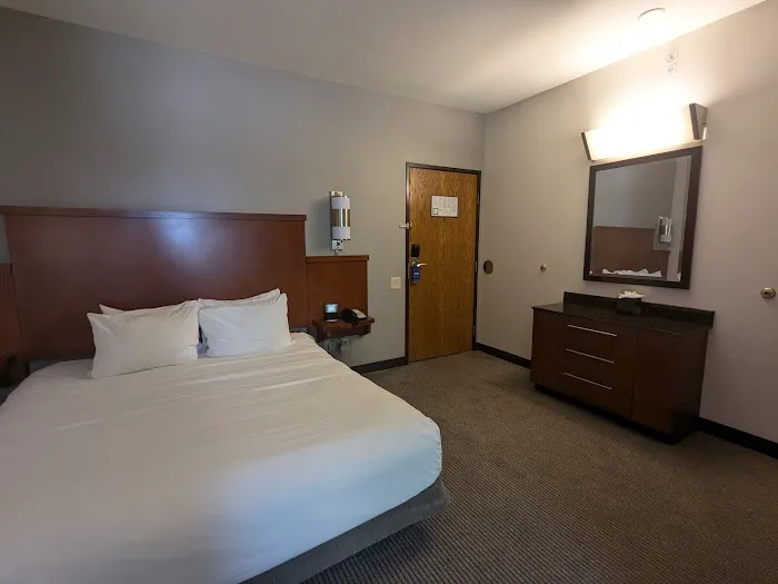 Comfort Suites Milwaukee West 5