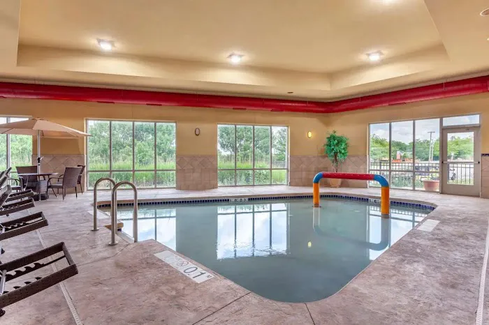Holiday Inn Express & Suites Milwaukee NW – Park Place by IHG 5