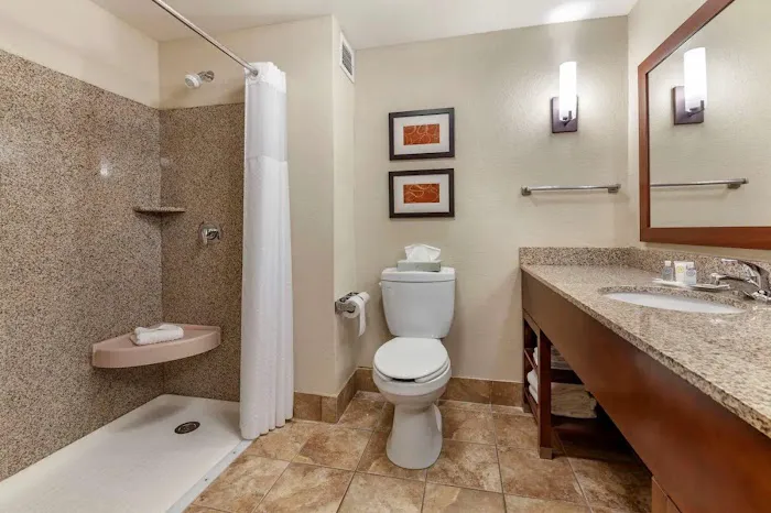 Holiday Inn Express & Suites Milwaukee NW – Park Place by IHG 5