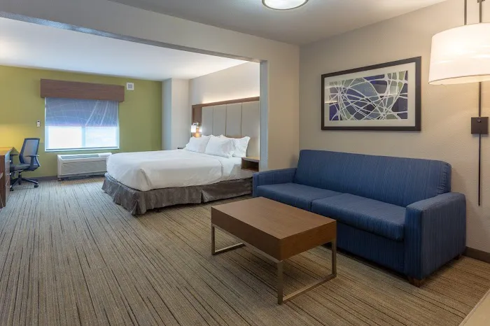 Holiday Inn Express & Suites Milwaukee NW – Park Place by IHG 5