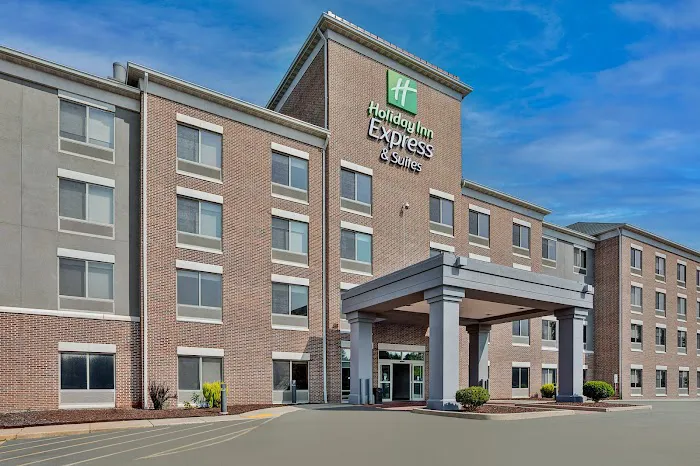 Holiday Inn Express & Suites Milwaukee NW – Park Place by IHG 5