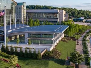 Hotels Near Me with Shuttle to Convention Centers: Convenient Stays for Business Travelers