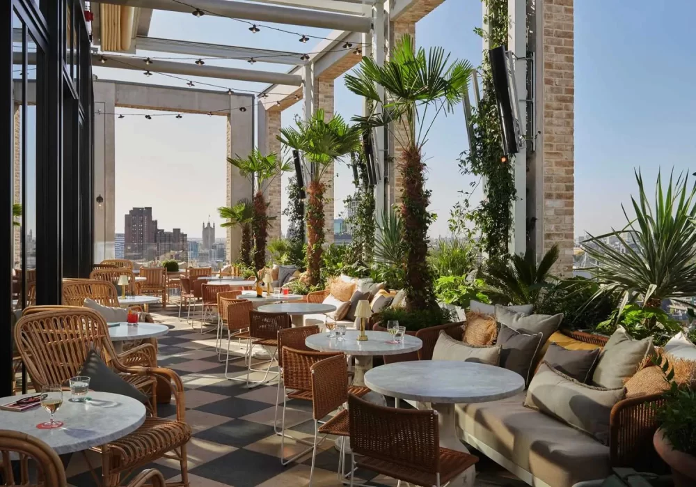 Hotels with Best Rooftop Dining Experiences: Elevate Your Stay with Stunning Views and Cuisine