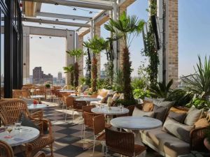 Hotels with Best Rooftop Dining Experiences: Elevate Your Stay with Stunning Views and Cuisine