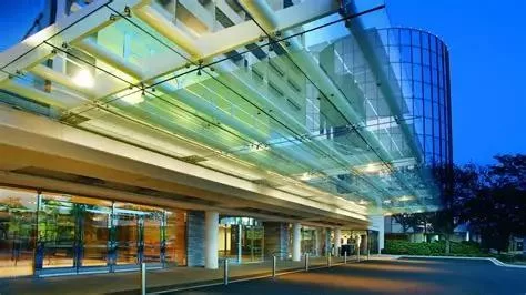 Find Hotels Near Me with Free Parking and Shuttle Service for Easy Travel