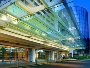 Find Hotels Near Me with Free Parking and Shuttle Service for Easy Travel