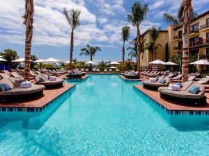 Find the Best Hotels Near Me with Swimming Pools for a Refreshing Stay