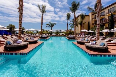 Find the Best Hotels Near Me with Swimming Pools for a Refreshing Stay