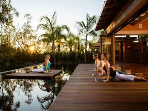 Hotels with Best Wellness Programs: Top Wellness Retreats for Ultimate Relaxation
