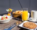 Budget Hotels with Free Breakfast Near Me – Affordable Stays for Every Traveler