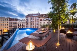 Discover the Best Luxury Hotels with Rooftop Pools for an Unforgettable Stay