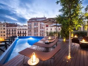 Discover the Best Luxury Hotels with Rooftop Pools for an Unforgettable Stay