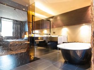 Find the Best Hotels Near Me with Free Bottled Water for a Comfortable Stay