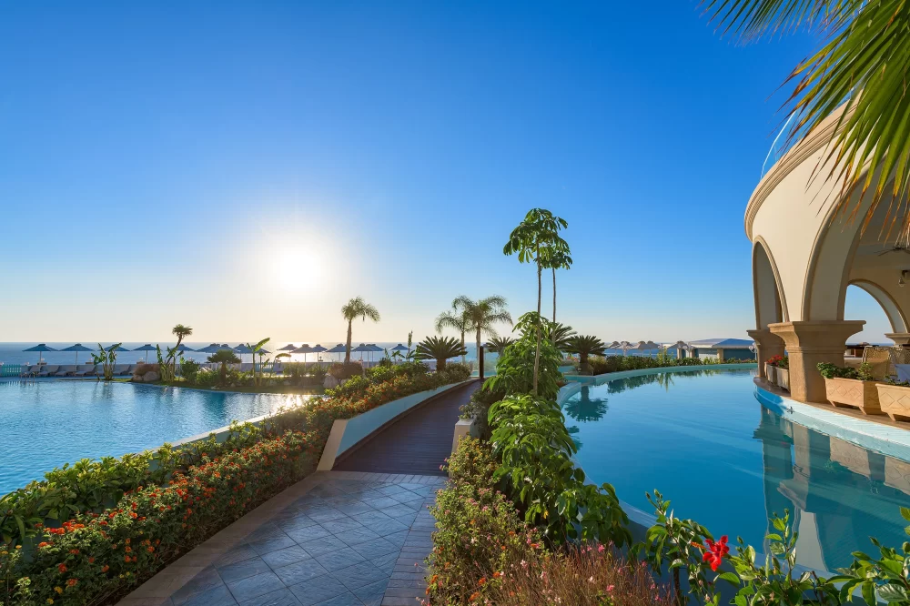 Best Hotels Offering Free Airport Transfers for Convenient Travel