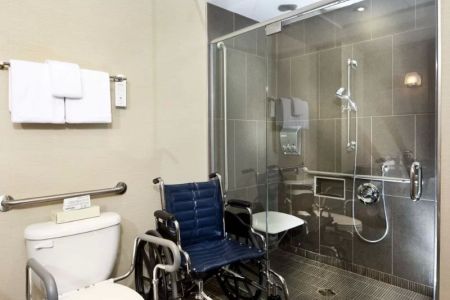 What Hotels Have Walk‑In Tubs Near Me – Accessible Hotel Guide