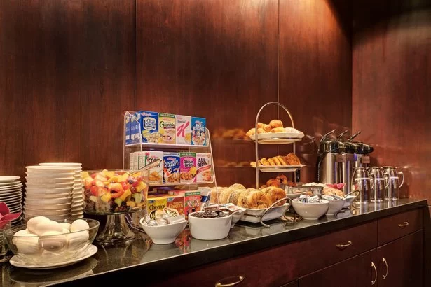 Budget Hotels with Free Breakfast Near Me: Smart Stays for Travelers