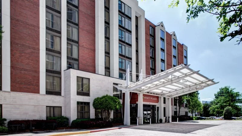 Hotels Near Me with Free Parking and Shuttle Service