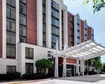 Hotels Near Me with Free Parking and Shuttle Service