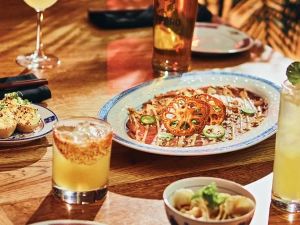 Hotels with Best Late-Night Dining: Where Flavor Meets Midnight Cravings