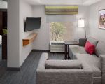 Hotels Near Me with Free Parking and Shuttle Bus Service – Convenient Stays for Travelers