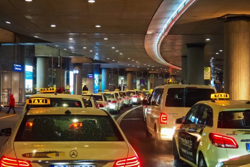 Hotels with Best Airport Taxi Services – Stress-Free Travel Starts Here