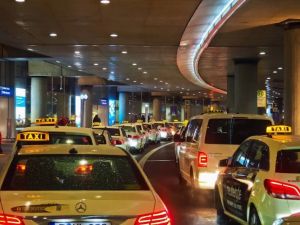 Hotels with Best Airport Taxi Services – Stress-Free Travel Starts Here