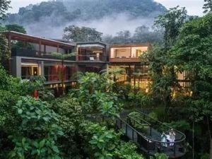 Hotels with the Best Eco-Friendly Certifications: Top Sustainable Stays