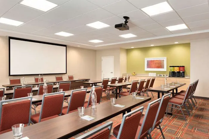 Home2 Suites by Hilton Milwaukee Brookfield 4