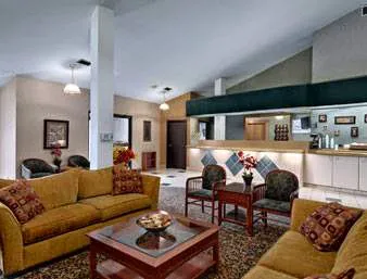 Super 8 by Wyndham Waukesha 4