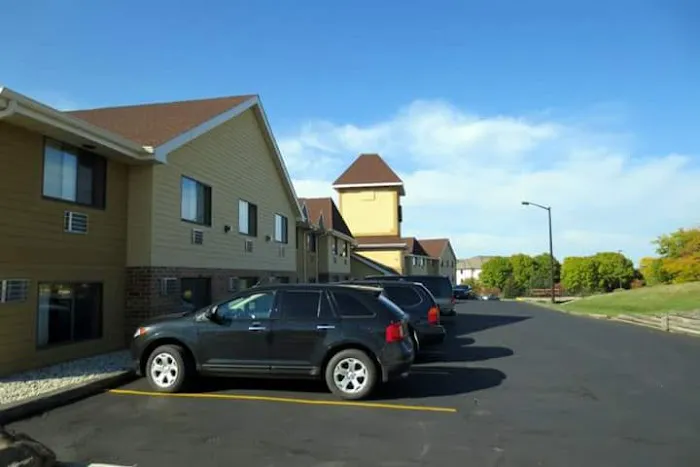 Super 8 by Wyndham Waukesha 4