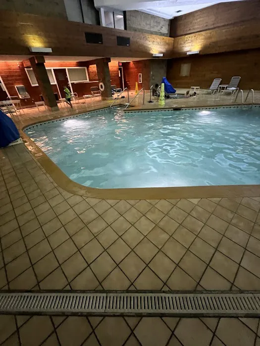 Four Points by Sheraton Milwaukee North Shore 4